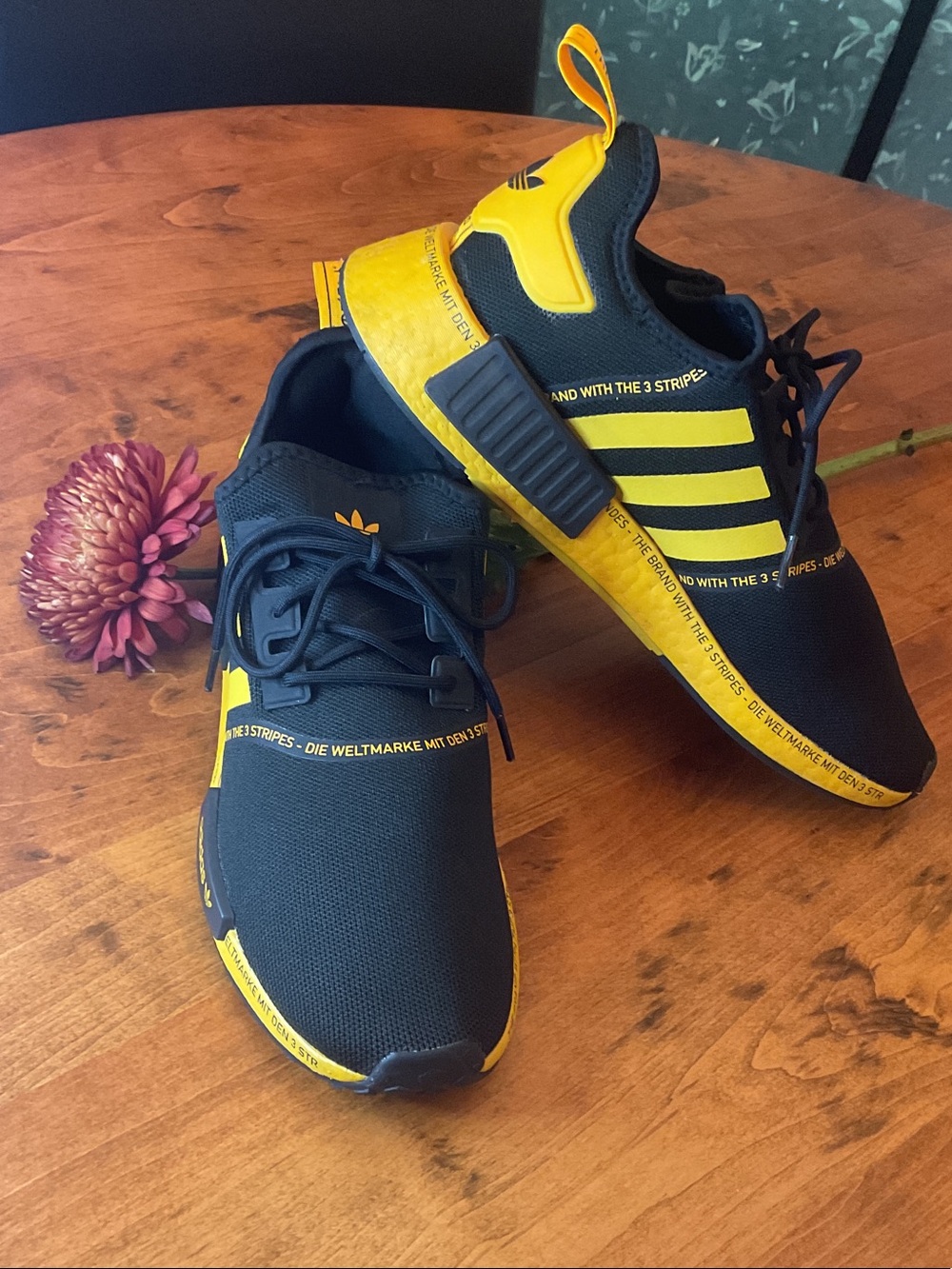 Adidas NMD_R1 BLACK COLLEGIATE GOLD